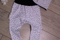 Haremhose in der Größe 92 mit der passenden Beanie in 48-50 cm.