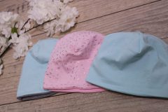 3 Beanies in 39-42 cm, 2x in mint, 1x in rosa.