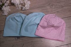 3 Beanies in 46-48 cm, 2x in mint, 1x in rosa.